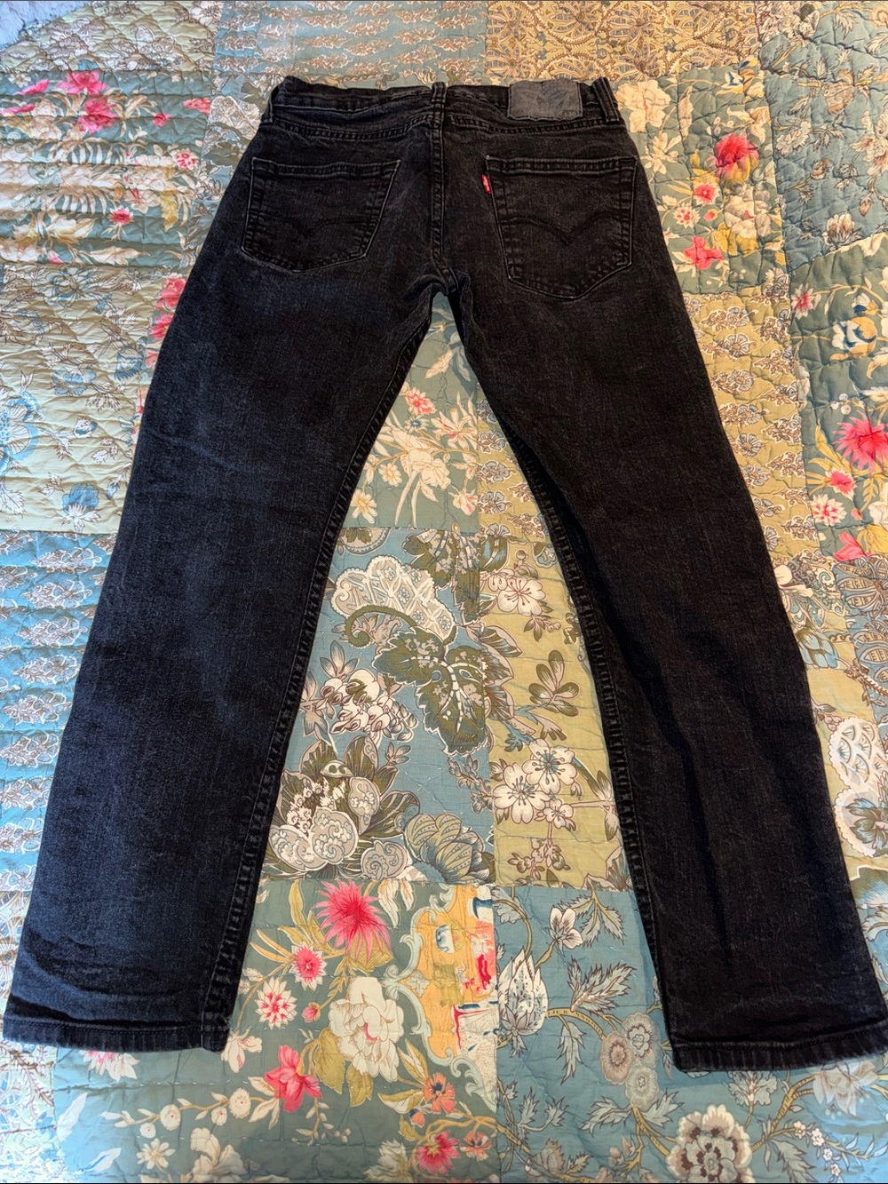 Levi’s Black Straight-Leg Women’s Jeans - Classic Everyday Style 502